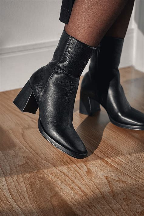 botas cano curto colcci|More.